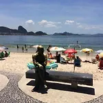 Alugo Quarto Espacoso Com Banheiro Privado Em Apartamento Em Copanema