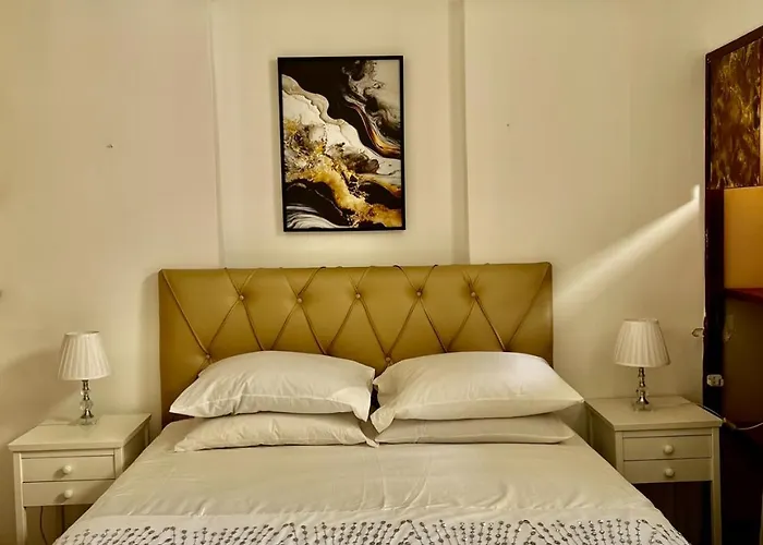 Alugo Quarto Espacoso Com Banheiro Privado Em Apartamento Em Copanema