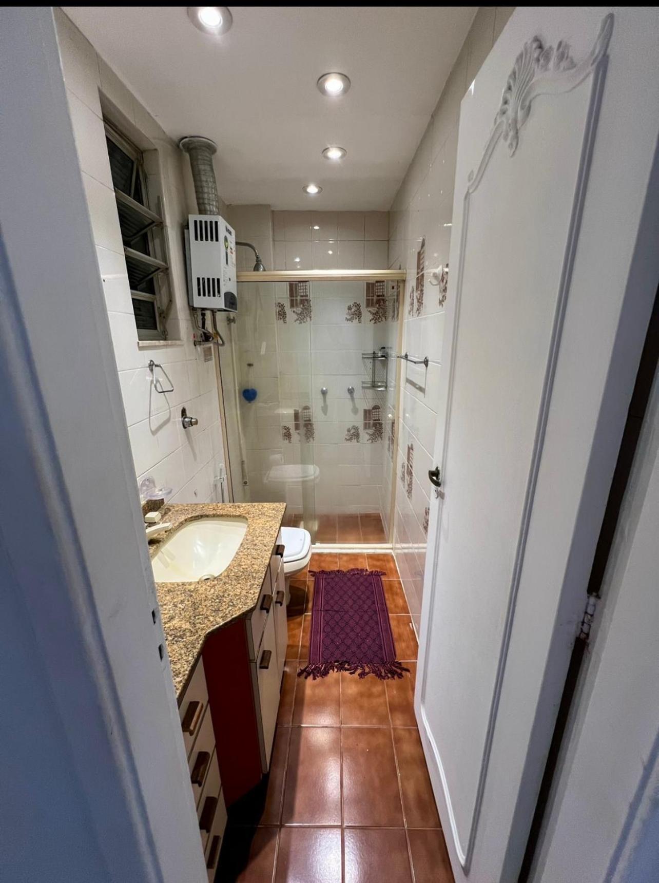 Alugo Espacoso Com Banheiro Privado Em Em Copanema Séjour chez l'habitant Rio de Janeiro